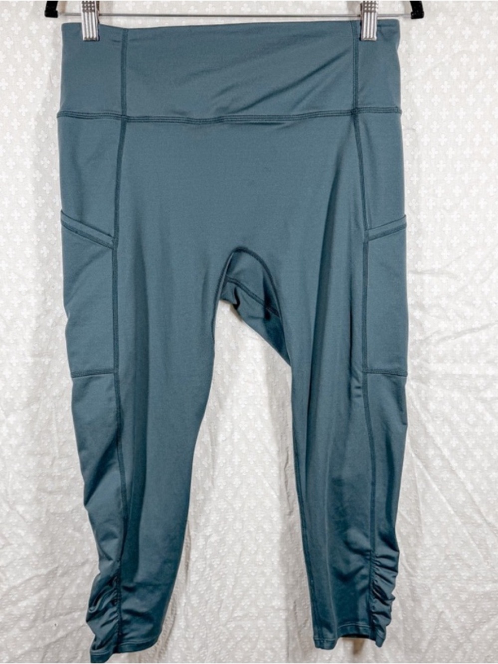 Free People Movement‎ Dark Green Out Of Your League Pocket Crop Leggings